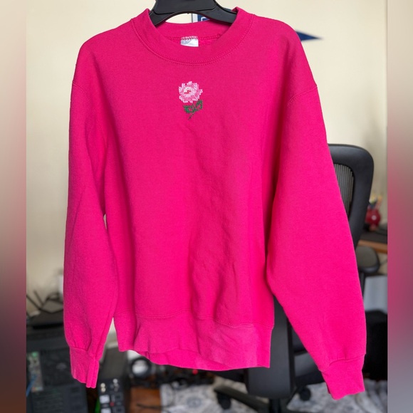 ms bvd Tops - VTG Ms. BVD hot pink rose embroidered sweatshirt / small / women’s